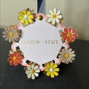 Sunday State | Mini Daisy Floral Metal Hair Clips 🌼